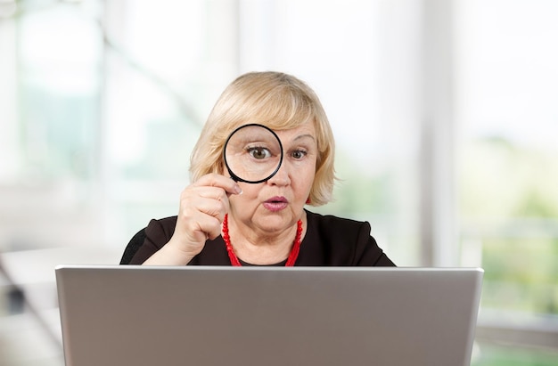 Технические тексты для SEO: почему без них ваш сайт не видит поисковики